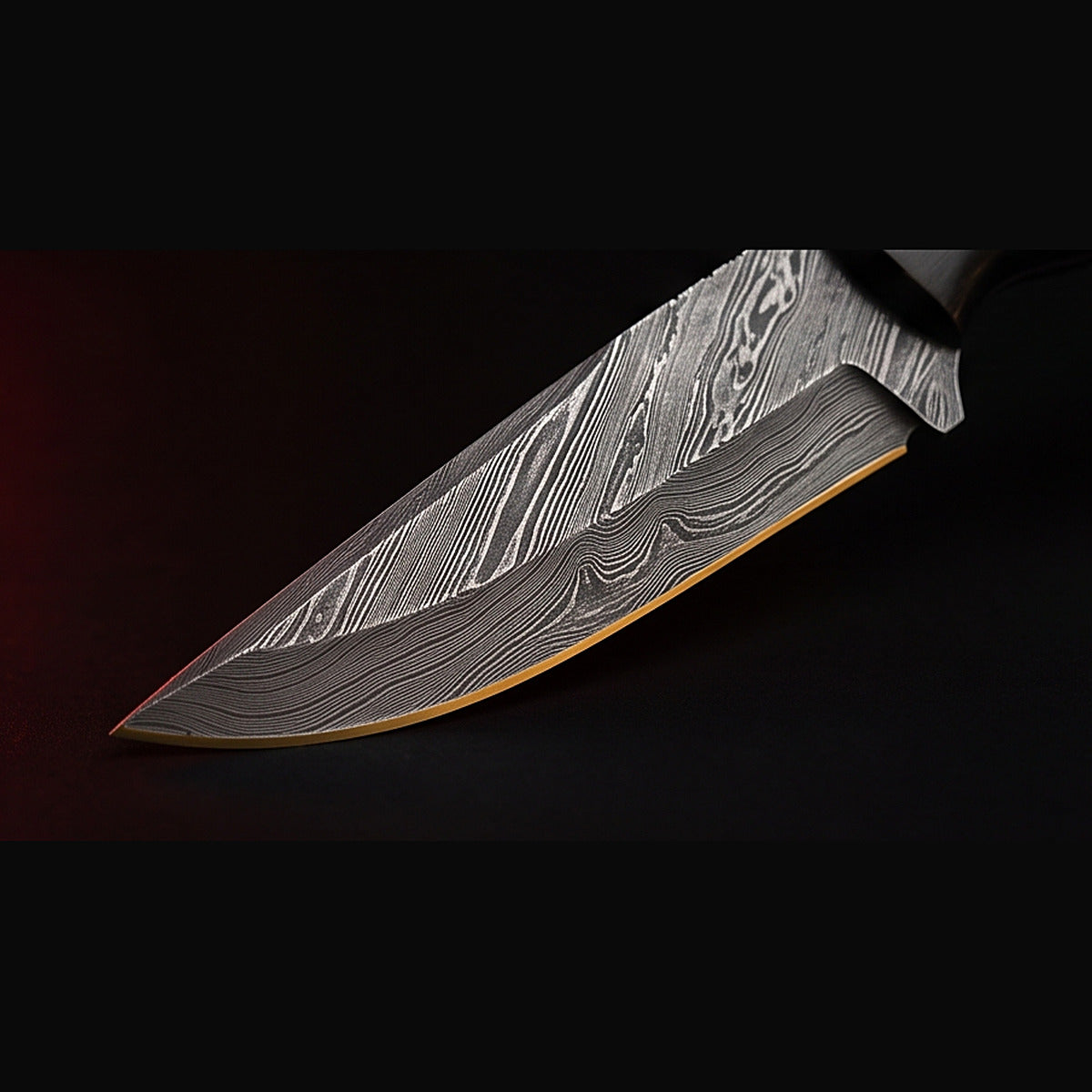 Damascus drop point hunting knife with black horn and turquoise handle, blade and cutting edge detail
